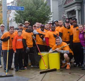 picture of students in community service day